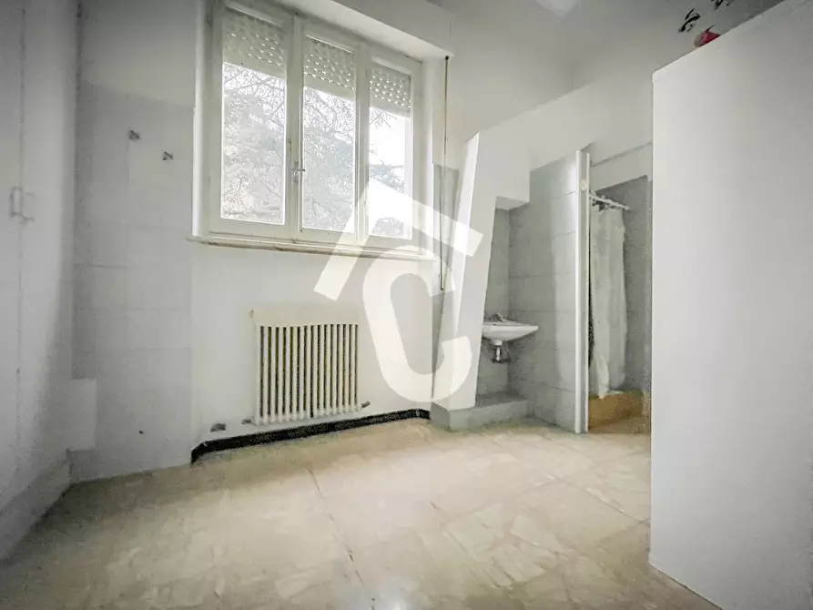 Immagine 9 di Locale commerciale in vendita  a Maiolati Spontini