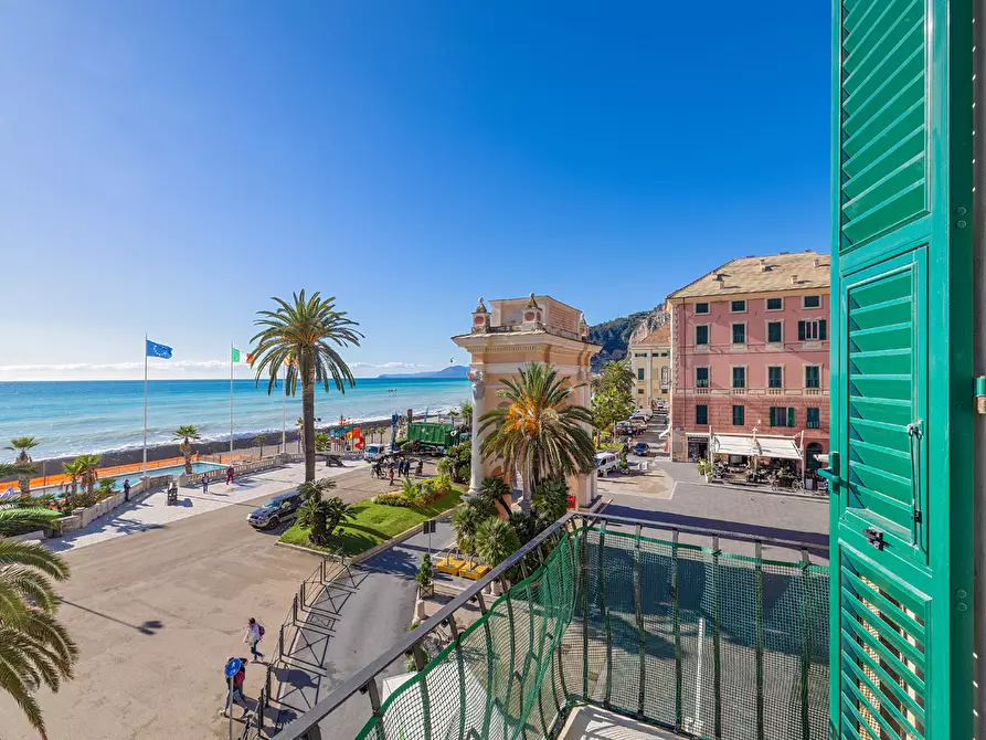 Immagine 10 di Trilocale in affitto  in Piazza Vittorio Emanuele II a Finale Ligure
