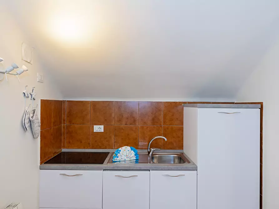 Immagine 14 di Bilocale in affitto  in Piazza Vittorio Emanuele II a Finale Ligure