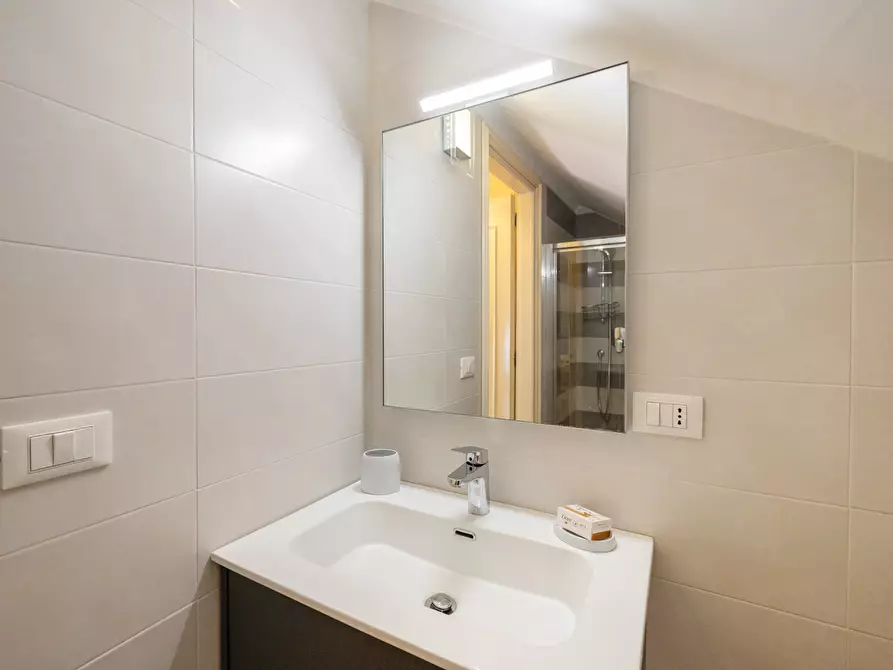 Immagine 18 di Bilocale in affitto  in Piazza Vittorio Emanuele II a Finale Ligure