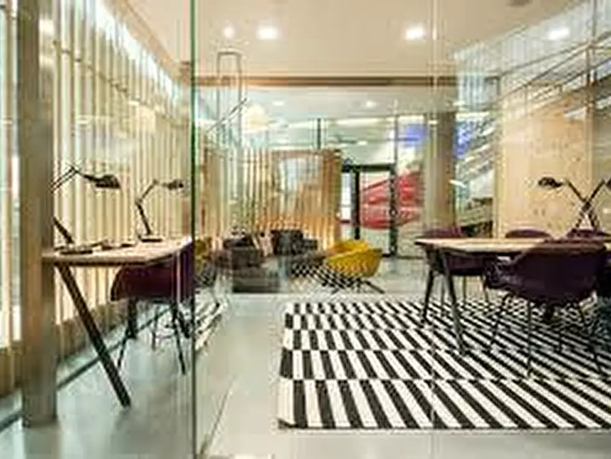 Immagine 5 di Locale commerciale in vendita  a Sant'agata Li Battiati