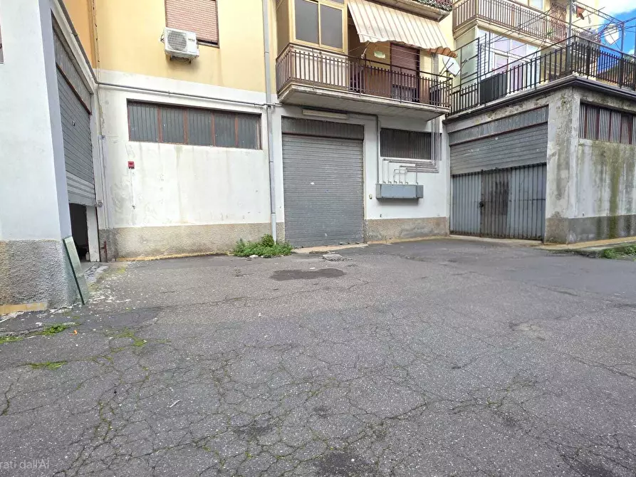 Immagine 1 di Locale commerciale in vendita  a Tremestieri Etneo