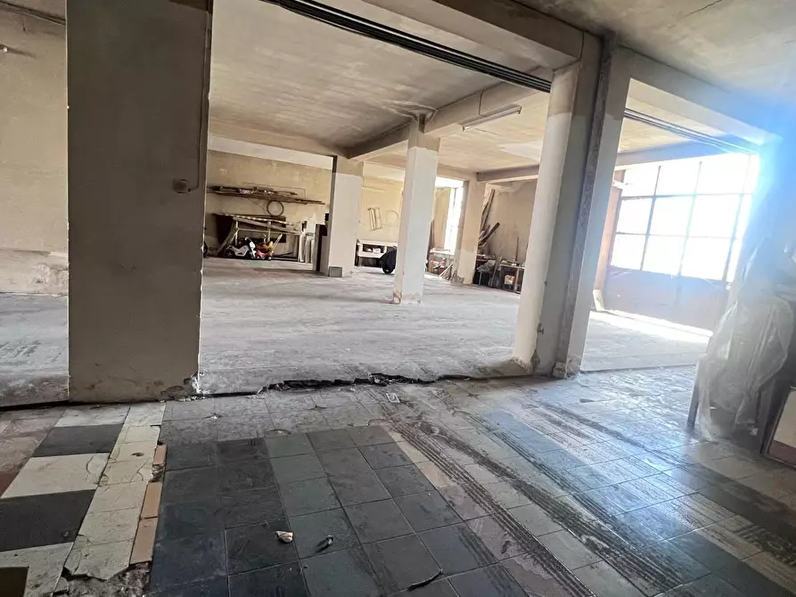 Immagine 4 di Capannone industriale in vendita  a Gravina Di Catania