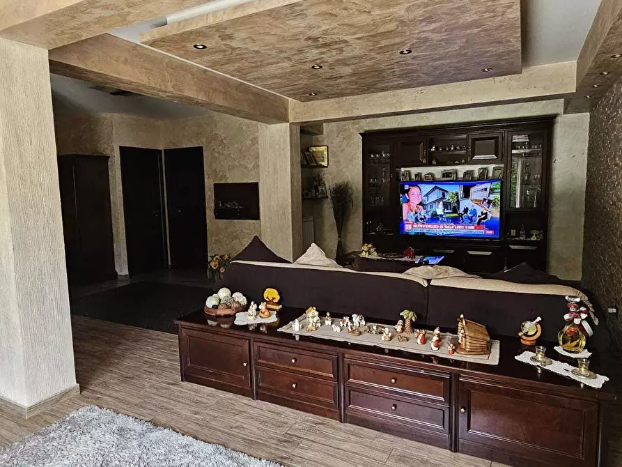 Immagine 9 di Villa in vendita  a Pedara