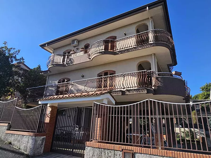 Immagine 3 di Villa in vendita  a Mascalucia