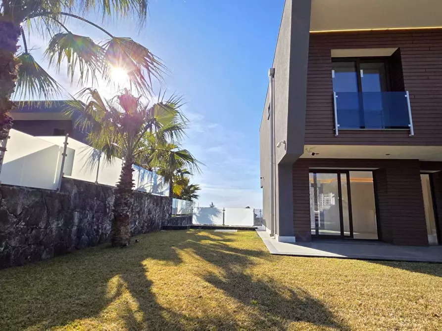 Immagine 34 di Villa in vendita  a Pedara