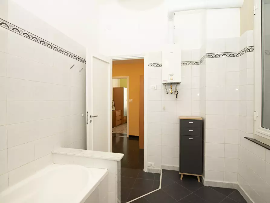 Immagine 27 di Ufficio in vendita  in Via Fieschi a Genova