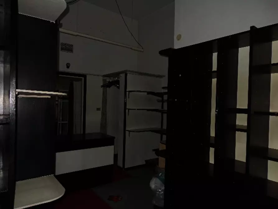 Immagine 15 di Locale commerciale in vendita  in Piazza Giovanni Tarello 3 a Genova