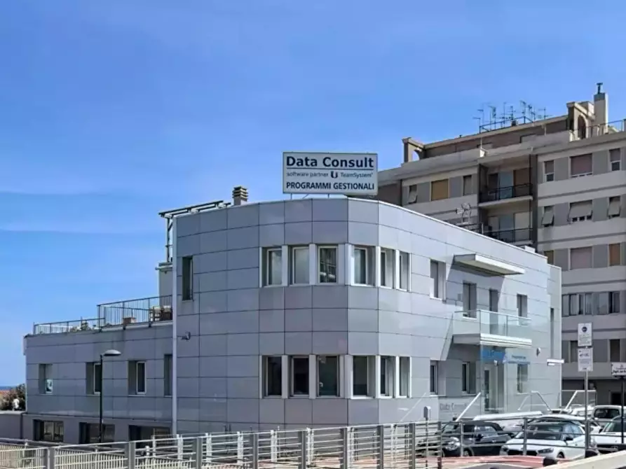 Immagine 1 di Ufficio in vendita  in Strada Statale 1 3 a Vado Ligure