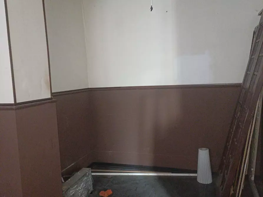 Immagine 8 di Locale commerciale in affitto  a Genova