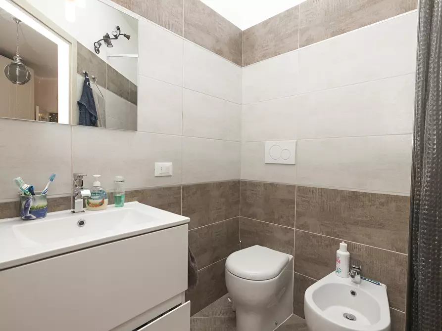 Immagine 32 di Pentalocale in vendita  in Via Venezia 12 a Genova