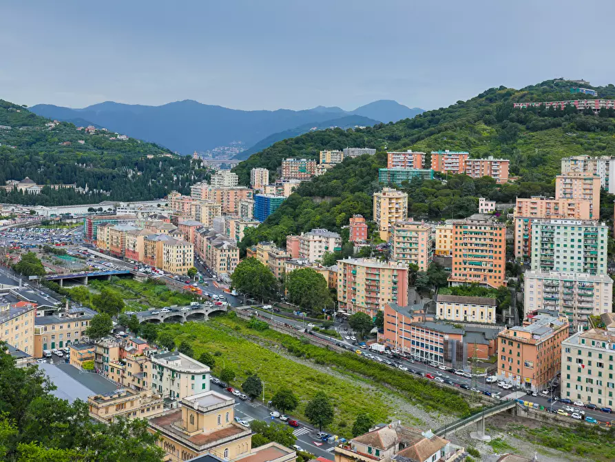 Immagine 1 di Quadrilocale in vendita  in Via Antonio Burlando a Genova