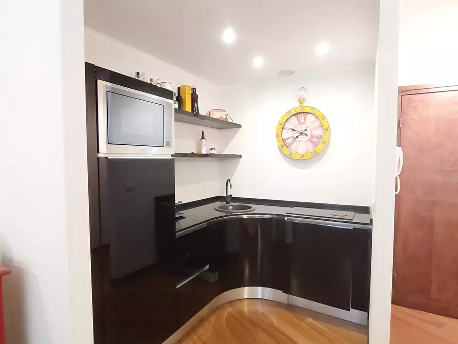 Immagine 8 di Bilocale in vendita  in Via Lomellini a Genova