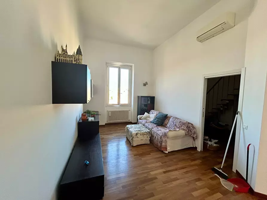 Immagine 12 di Pentalocale in affitto  in Via Giovanni Torti 143 a Genova