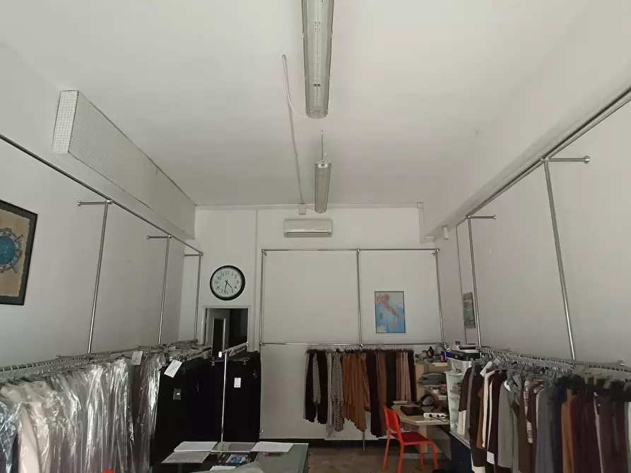 Immagine 18 di Locale commerciale in vendita  in Via dei Platani 35 R a Genova