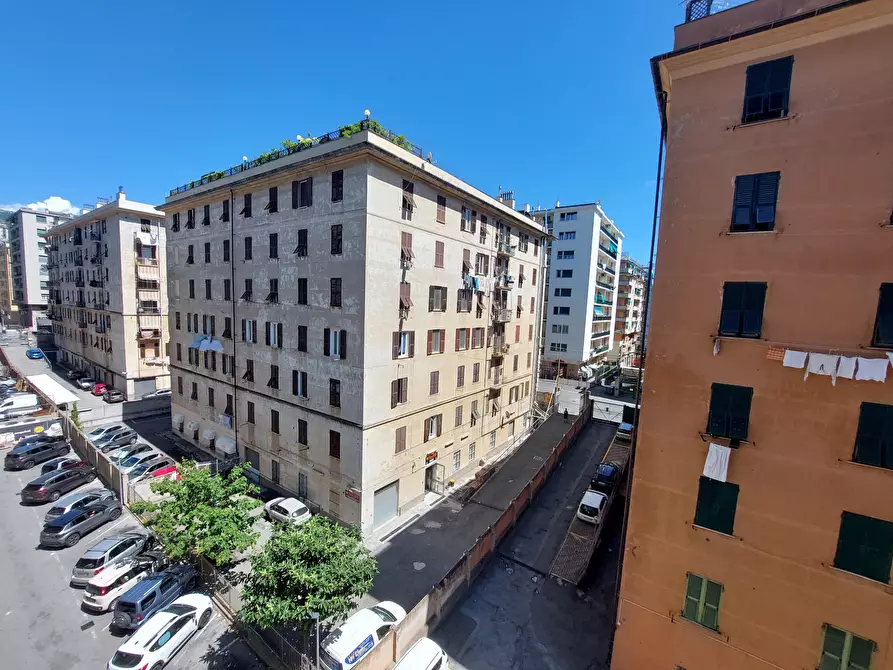 Immagine 1 di Pentalocale in vendita  in Via Casata Centuriona a Genova
