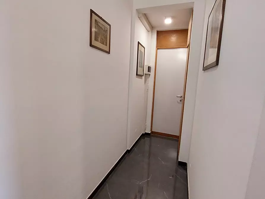 Immagine 12 di Ufficio in vendita  in Via di Sottoripa a Genova