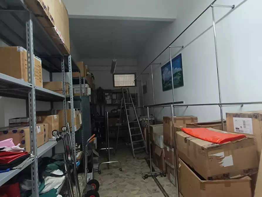 Immagine 2 di Locale commerciale in vendita  in Via dei Platani 35 R a Genova