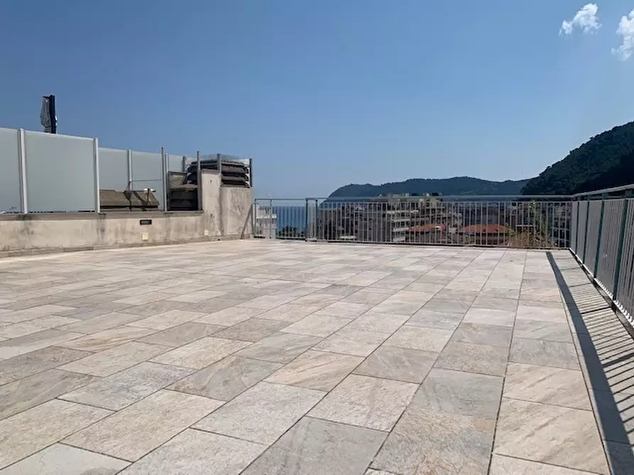 Immagine 17 di Attico in affitto  in Corso Europa 50 a Alassio
