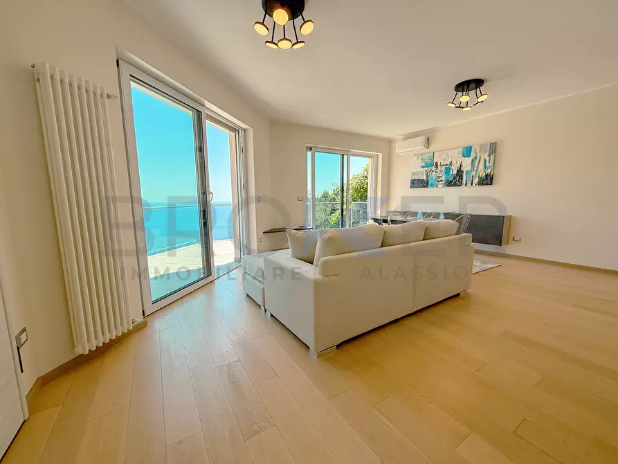 Immagine 21 di Villa in vendita  in Strada Panoramica San Bernardo 116-118 a Alassio