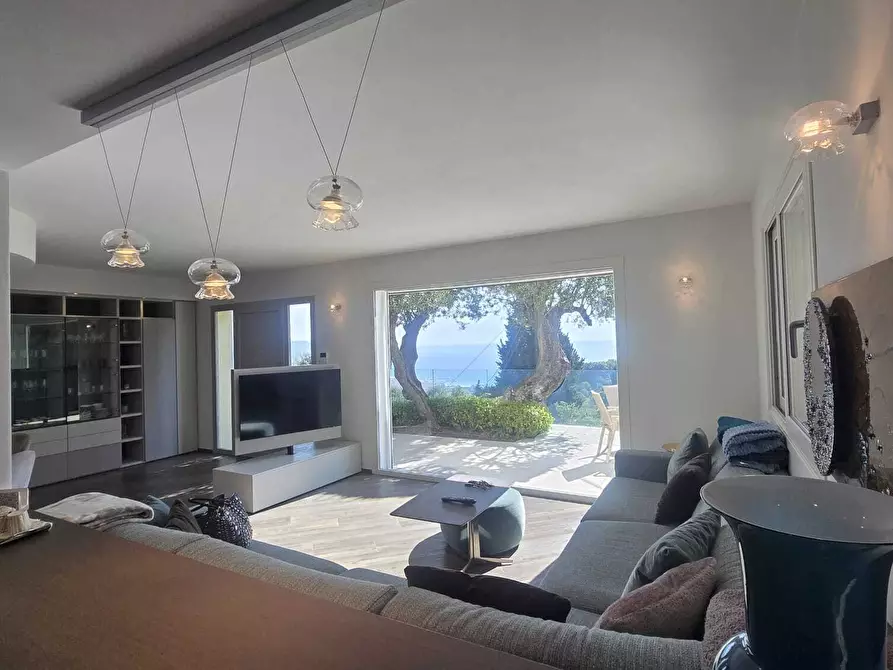 Immagine 1 di Villa in vendita  in Via San Leonardo 51 a Diano Marina