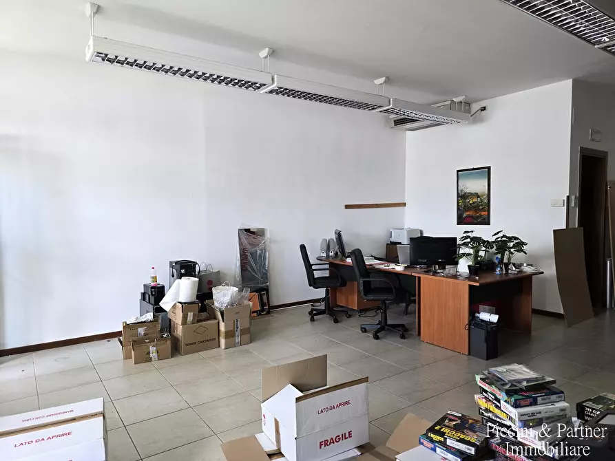 Immagine 8 di Locale commerciale in vendita  in Via del Conservificio a Bastia Umbra