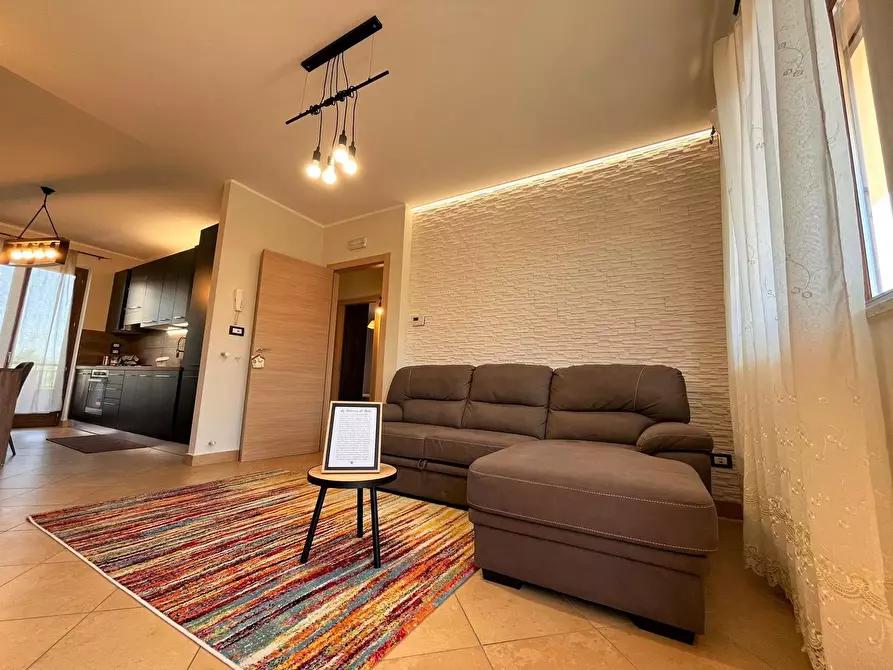 Immagine 15 di Quadrilocale in vendita  in Via Friuli a Castiglione Del Lago