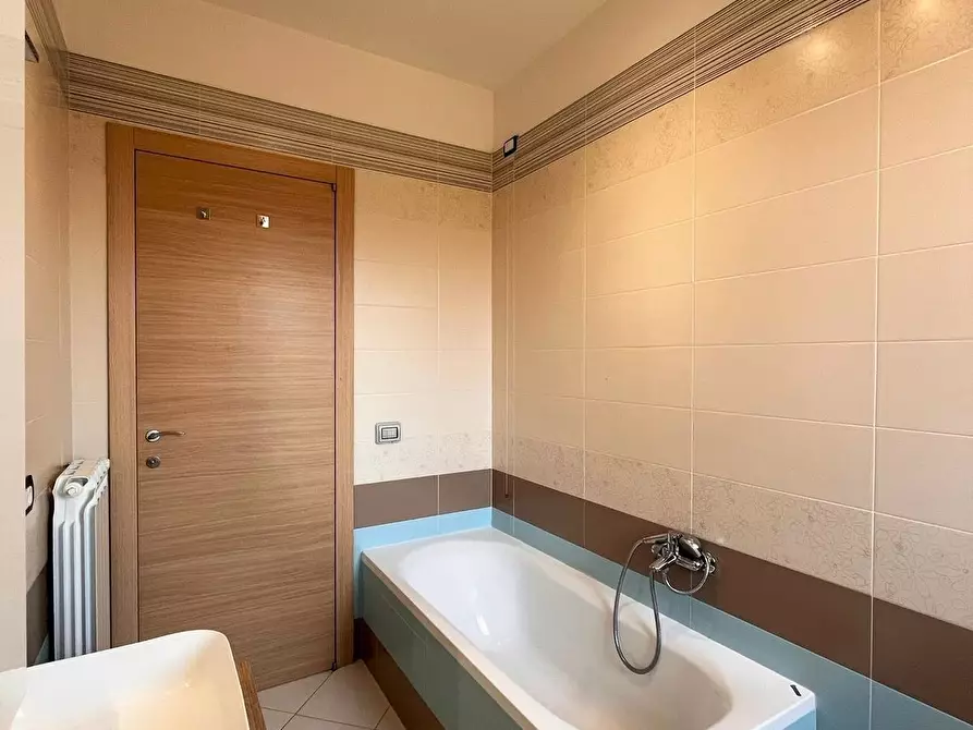 Immagine 30 di Quadrilocale in vendita  in Via Friuli a Castiglione Del Lago