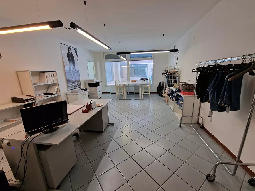 Immagine 4 di Ufficio in vendita  in Via del Macello 31F a Perugia