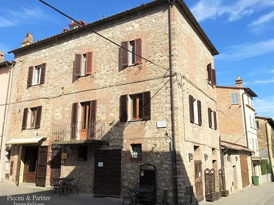 Immagine 1 di Quadrilocale in vendita  in Piazza Cesare Caporali 4 a Castiglione Del Lago