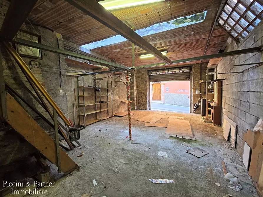 Immagine 66 di Pentalocale in vendita  in Via Imbriani 38 a Perugia