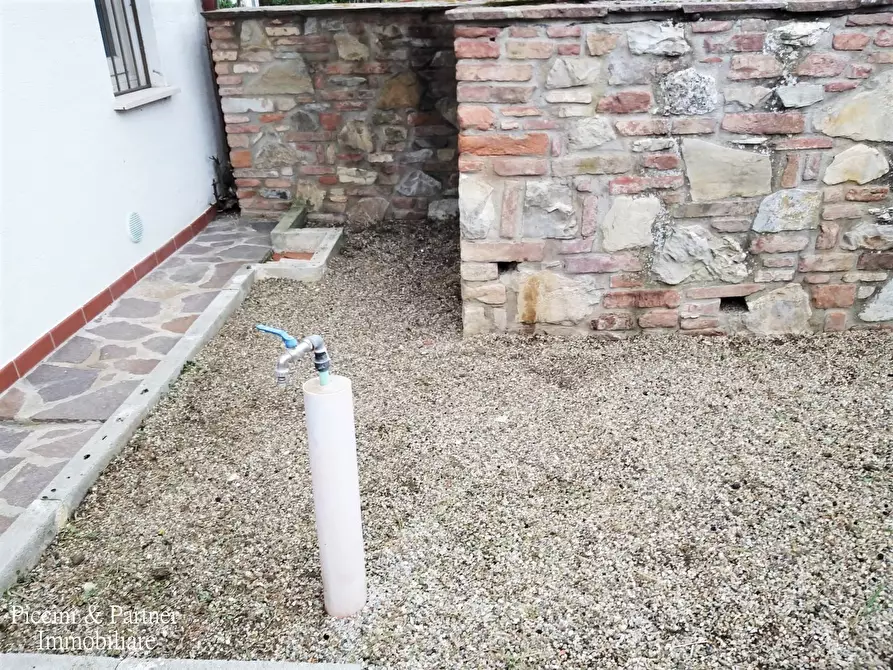 Immagine 2 di Porzione di casa in vendita  in Via Anghiari a Castiglione Del Lago
