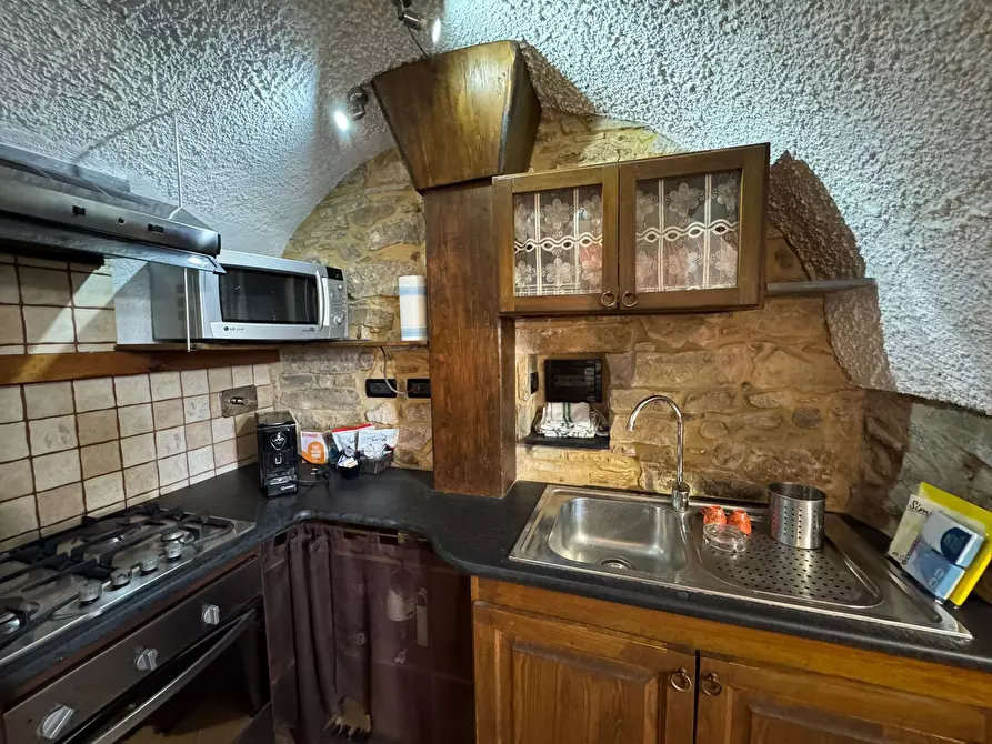 Immagine 5 di Bilocale in vendita  in Via Armando Diaz 2 a Imperia