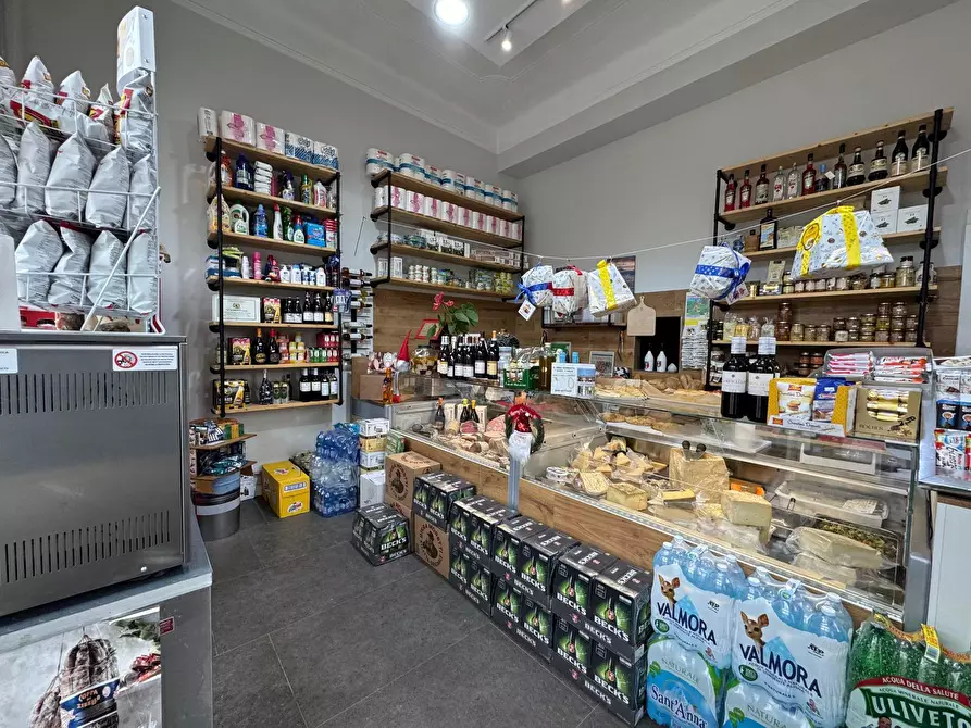 Immagine 2 di Locale commerciale in vendita  in Corso Giuseppe Mazzini 12 a San Remo