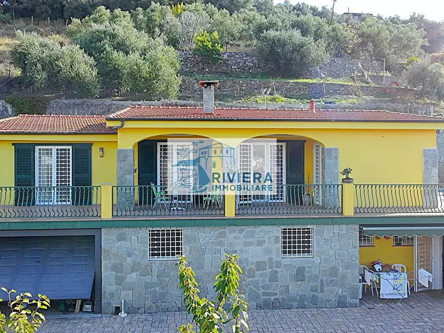 Immagine 1 di Villa in vendita  in Via Giulio Cesare 2 a Santo Stefano Al Mare