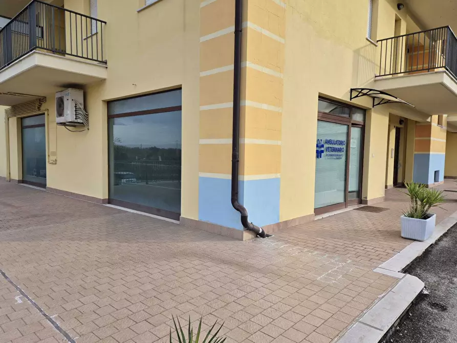 Immagine 1 di Locale commerciale in vendita  in Via Ferdinando Galliani 41B a Altino