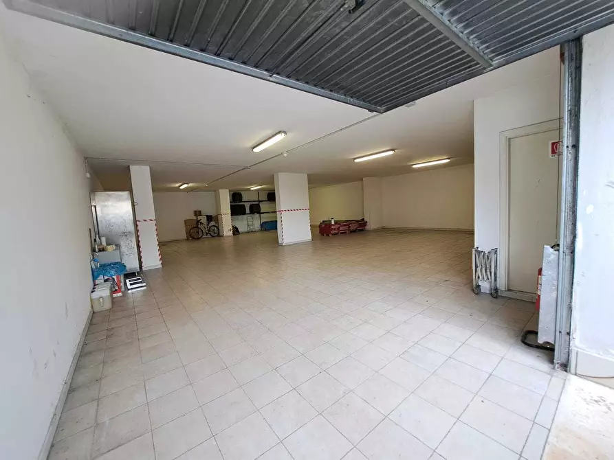 Immagine 4 di Locale commerciale in vendita  a Lanciano