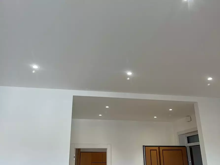 Immagine 9 di Pentalocale in vendita  in Via Martiri VI Ott. 90 a Lanciano