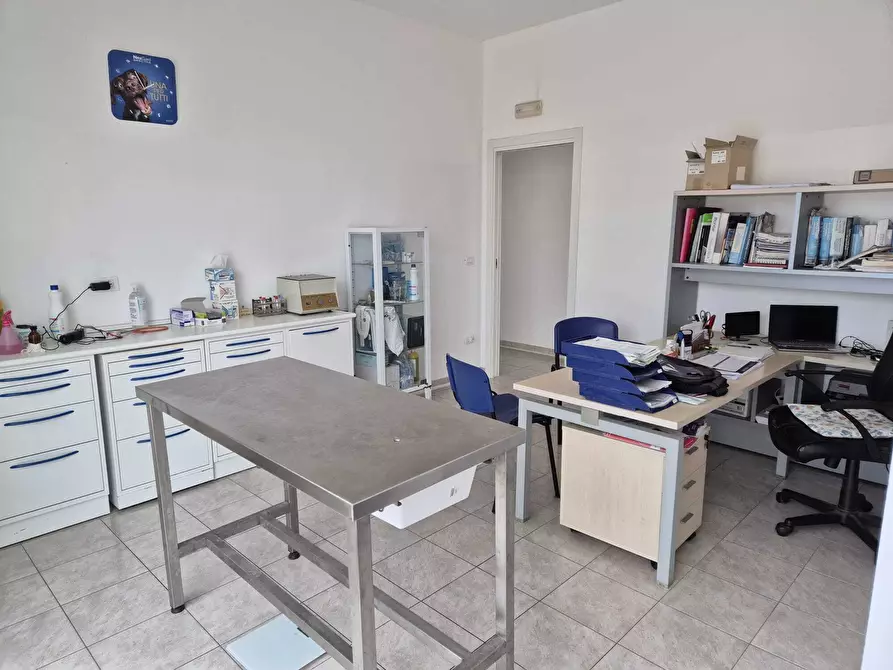 Immagine 12 di Locale commerciale in vendita  in Via Ferdinando Galliani 41B a Altino