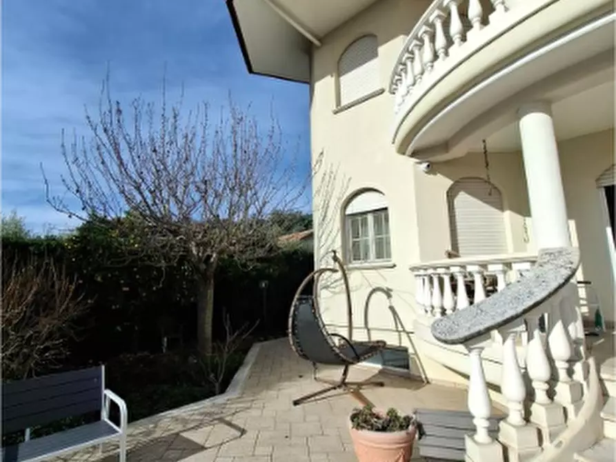 Immagine 15 di Villa in vendita  a Lanciano