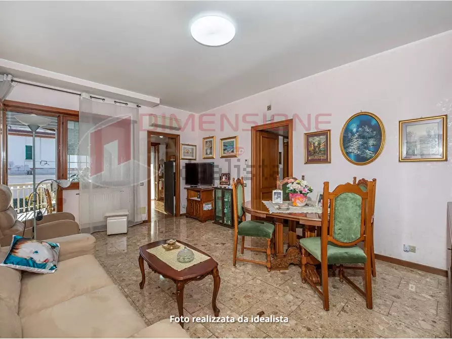 Immagine 3 di Trilocale in vendita  in Via Dameta a Roma