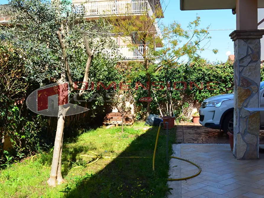 Immagine 2 di Casa trifamiliare in vendita  in VIA DEL FOSSO DELL'OSA 399 a Roma