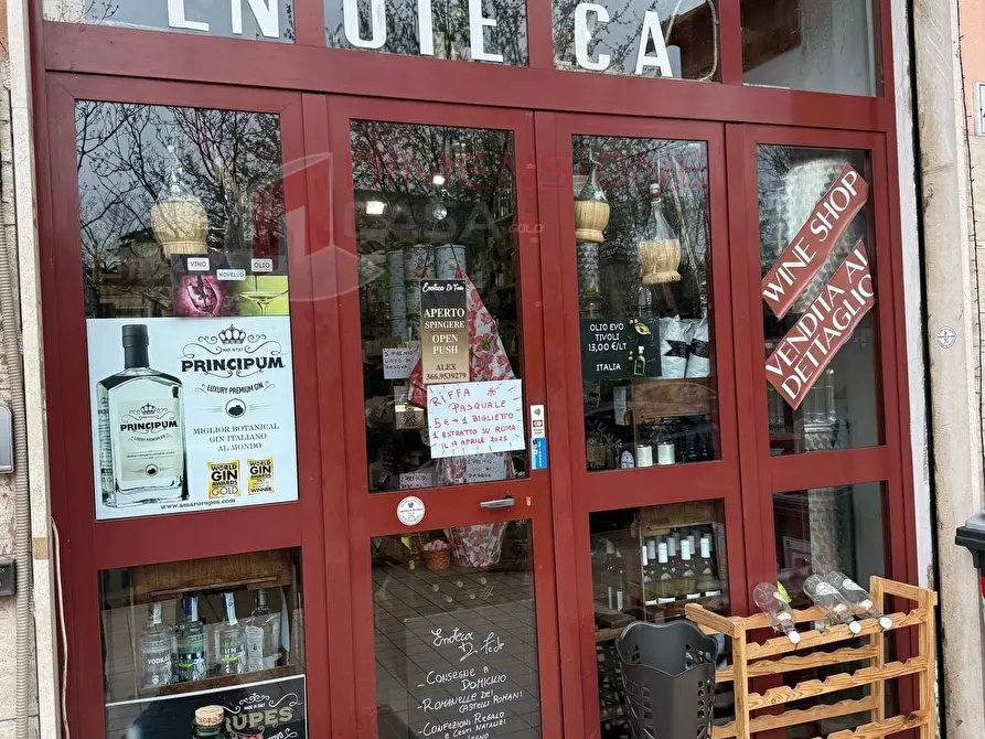 Immagine 3 di Attività commerciale in vendita  in Via Borghesiana a Roma