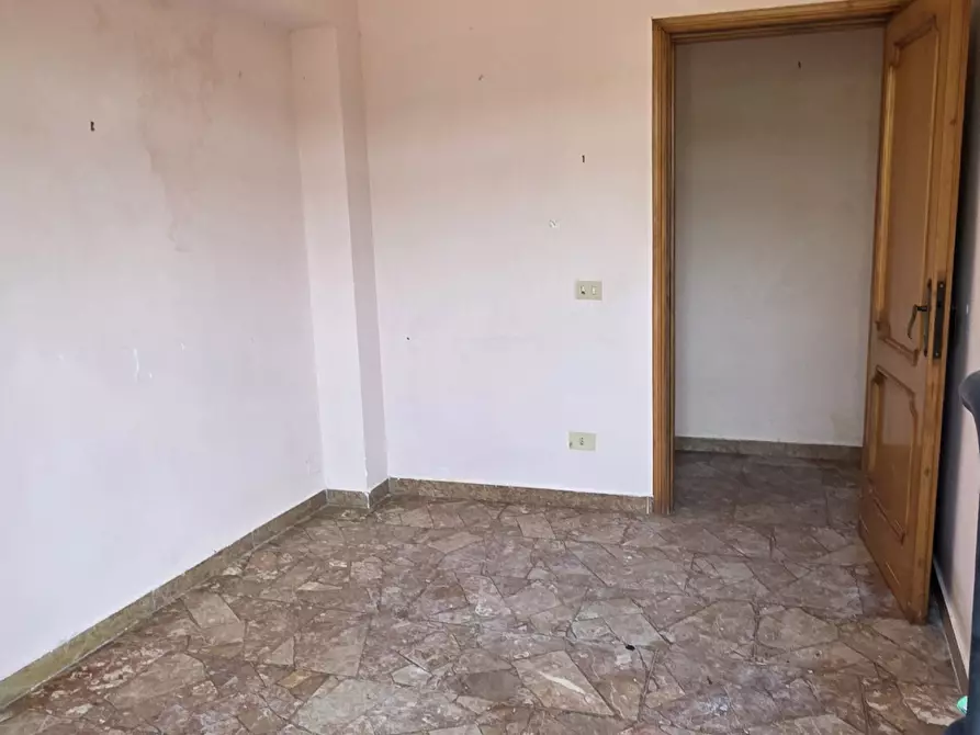 Immagine 38 di Palazzo in vendita  in Via Giovanni Pascoli 18 a Morlupo