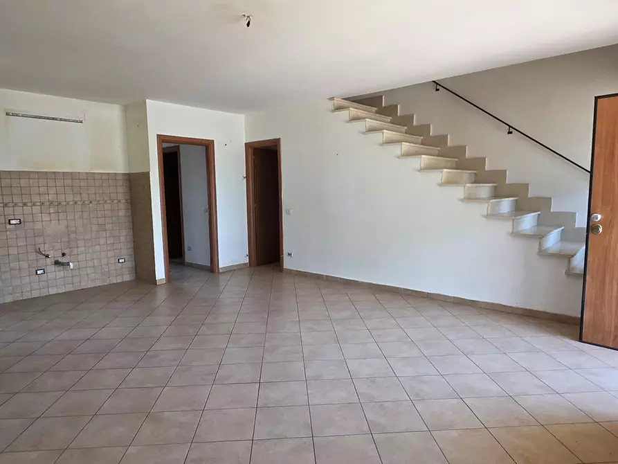 Immagine 4 di Casa trifamiliare in vendita  in Via Flaminia 38 a Morlupo