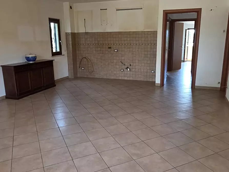 Immagine 3 di Casa trifamiliare in vendita  in Via Flaminia 38 a Morlupo