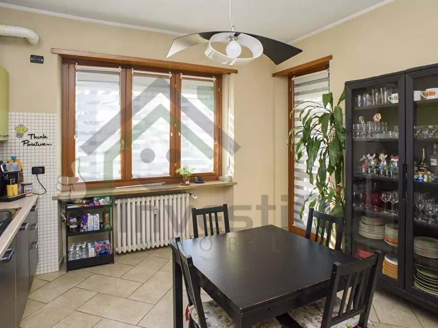 Immagine 10 di Quadrilocale in vendita  in Via Battitore 67 a Ciriè