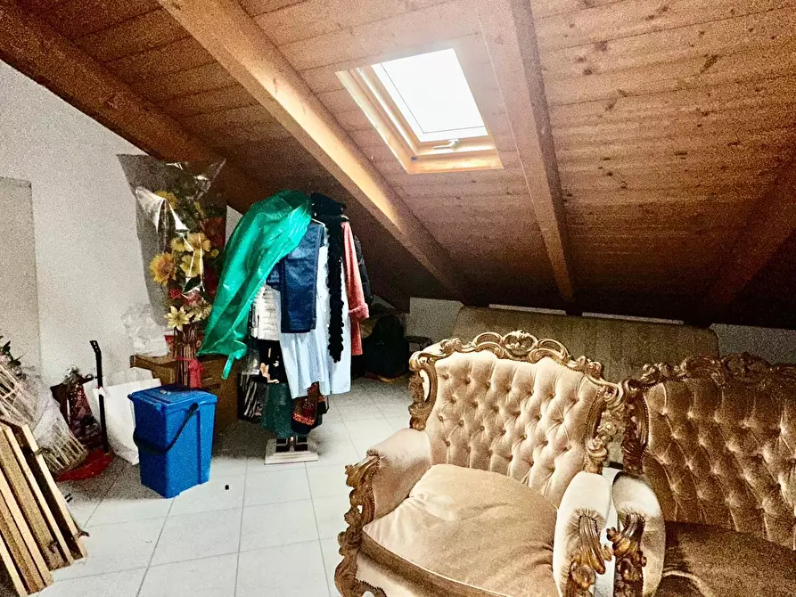 Immagine 45 di Quadrilocale in vendita  a Nole