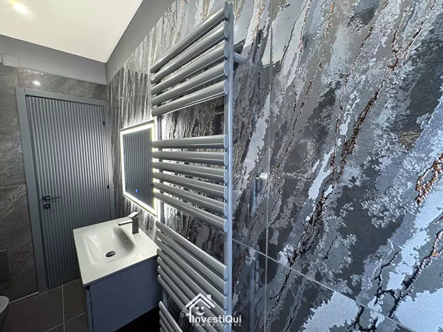 Immagine 22 di Trilocale in vendita  in Piazza della Vittoria 36 a Pietra Ligure