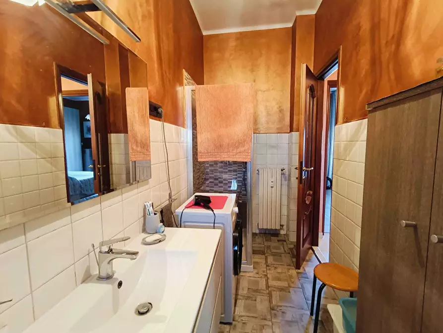 Immagine 12 di Bilocale in vendita  in Via Sempione 144 a Torino